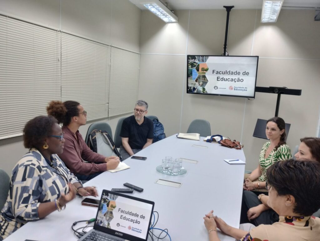 Reunião com os representantes do Consulado da França.