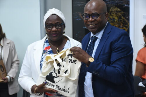 Debora Jeffrey, diretora da FE, e José P. Castiano, vice-reitor da Universidade Pedagógica de Maputo