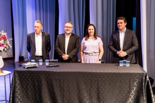 Professor César Nunes, da FE/UNICAMP, ministra a palestra “A Educação Integral da Cidade Educadora”