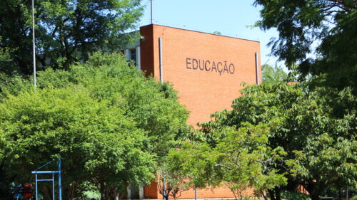 Fotografia da frente Faculdade de Educação da Unicamp