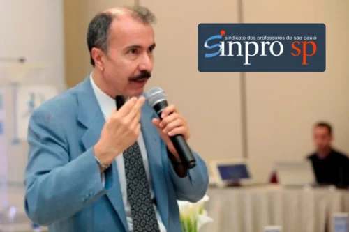 Prof Heloani fala ao microfone