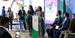 O Prêmio Mulheres na Ciência Amélia Império Hamburger 2025 é concedido pela Câmara dos Deputados.