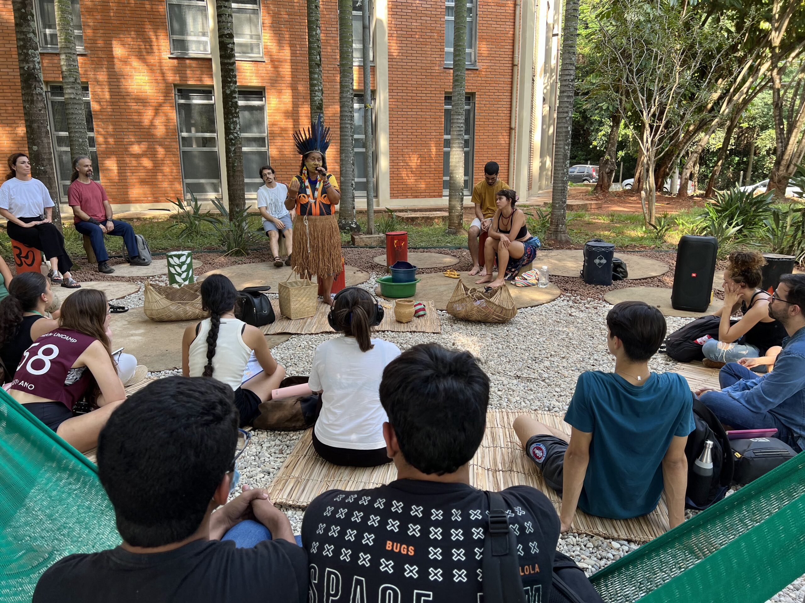Atividade no Jardim dos Saberes Ancestrais